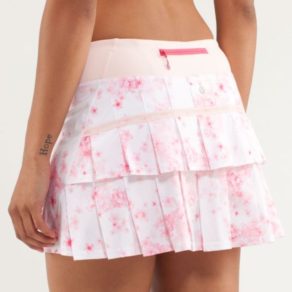 Lululemon 8 Pace Setter Frangipani pink skirt